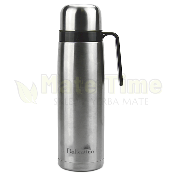 Termos ze stali nierdzewnej z dzióbkiem do yerba mate. Na termosie logo Delicatino.
